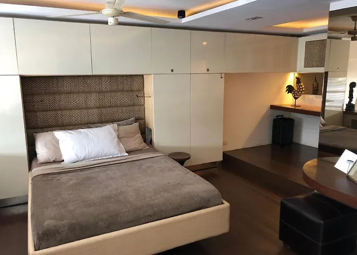 Penthouse W Loft 44th Fl View Balcony Pool Access *
